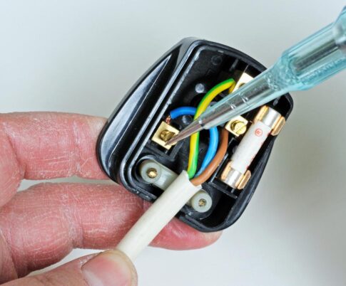 How to change a UK plug